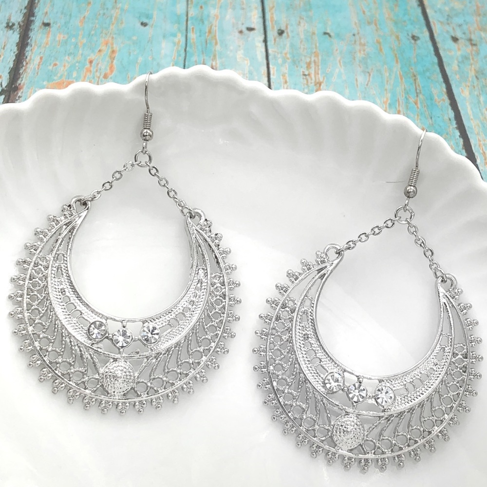 🌼 Large Silver Tone Scoop Filigree Dangle Earrings
